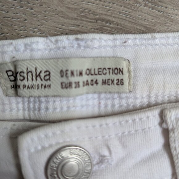 Bershka White Shorts - Picture 2 of 3